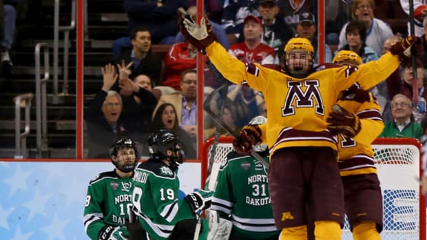 Gophers Reach Men's Hockey Finals on Last-Second Goal